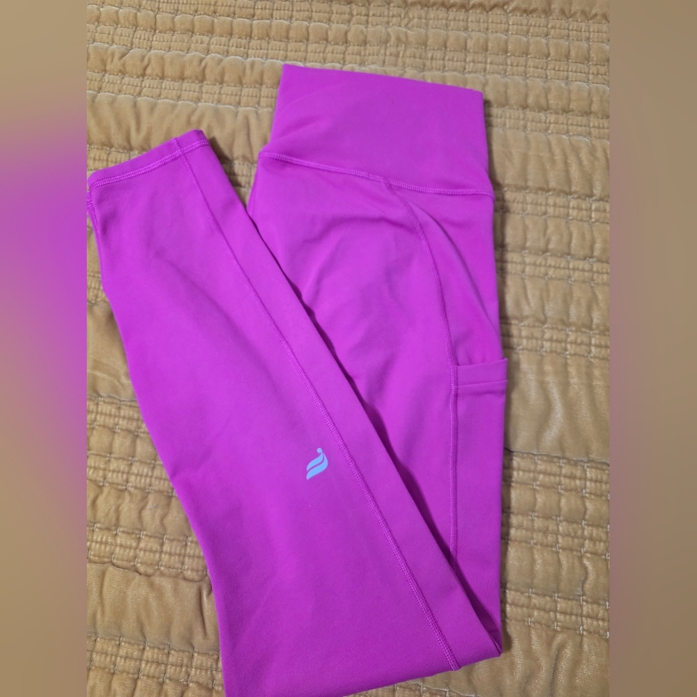 Fabletics PowerHold Leggings in Vibrant Pink